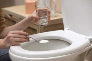 Σόδα και ξύδι σε λεκάνη